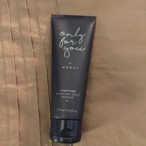 Monat purifying charcoal gel masque